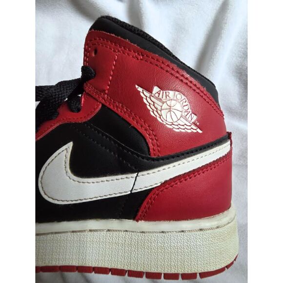 Nike Air Jordan 1 Sneakers I Youth Size 5 I Mid GS Gym Red Black White Boys - Picture 5 of 12